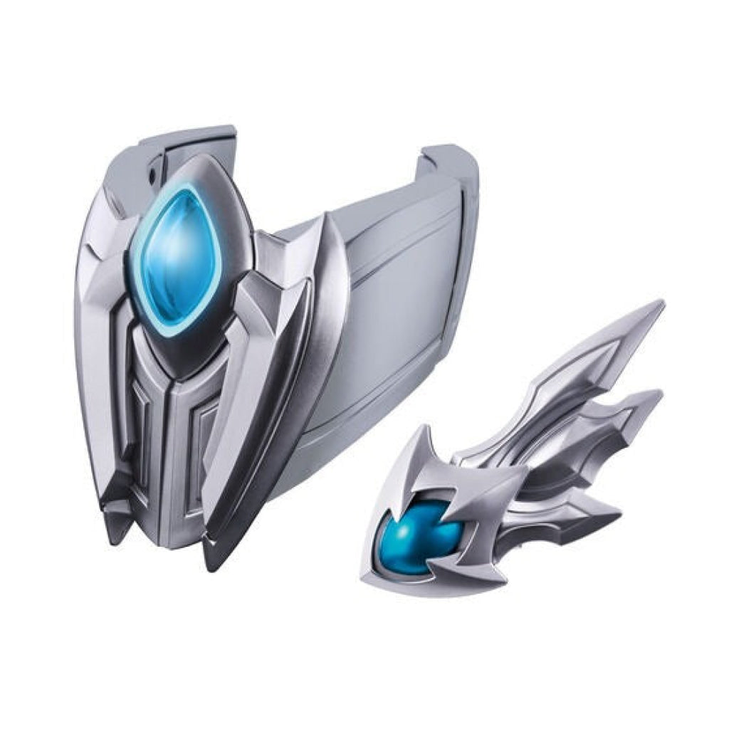 Bandai DX Ultimate Bracelet & New Generation Brooch Ultraman