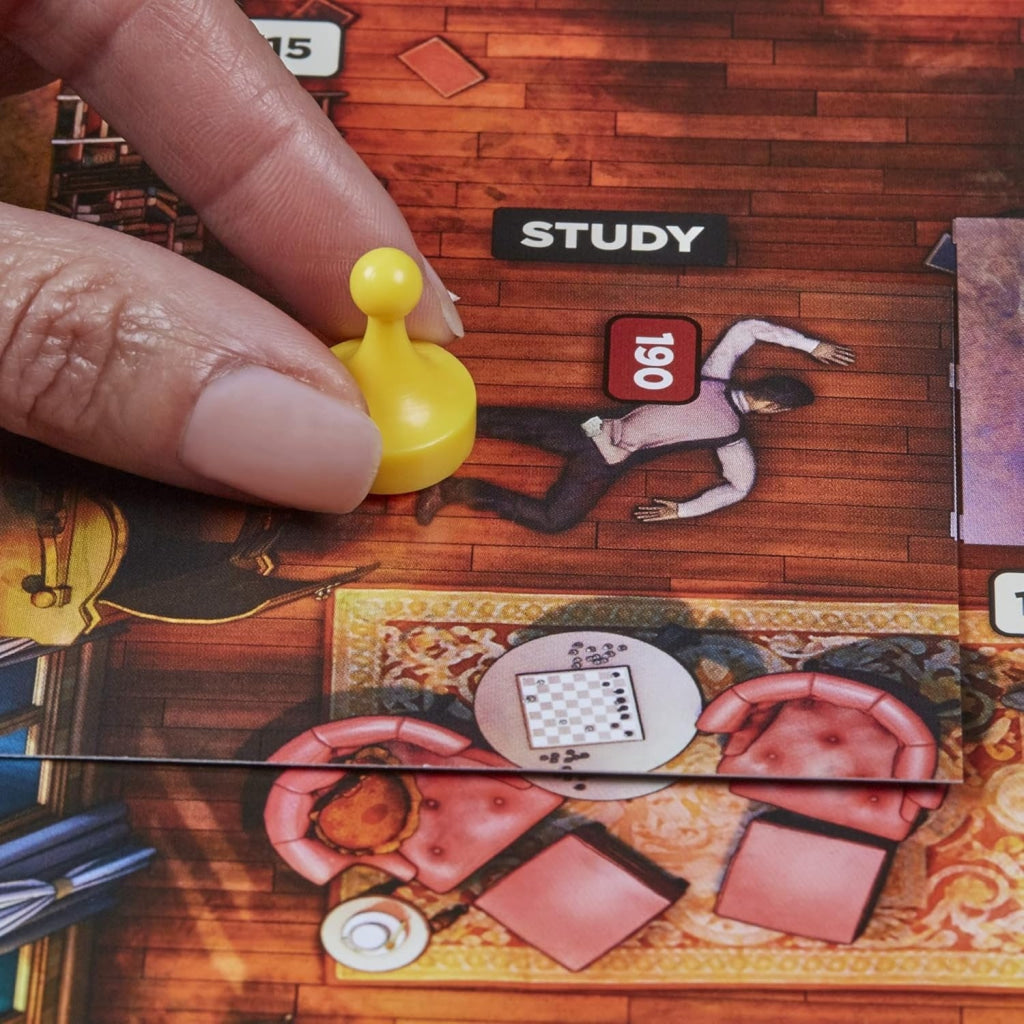 Clue Treachery at Tudor Mansion - Hasbro Gaming