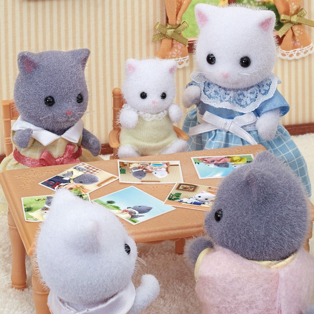 Sylvanian Families Persian Cat Baby - Free Gift